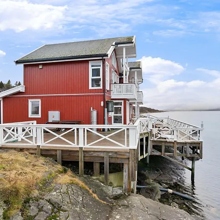 בית נופש Tjeldsund Rorbu Steinsland (Troms og Finnmark)